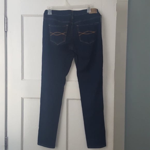 ABERCROMBIE & FITCH Skinny jeans Sz. 6S *NWOT* SALE 2/$40 - Picture 3 of 4